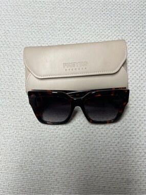 freyrs sunglasses Excellent Condition